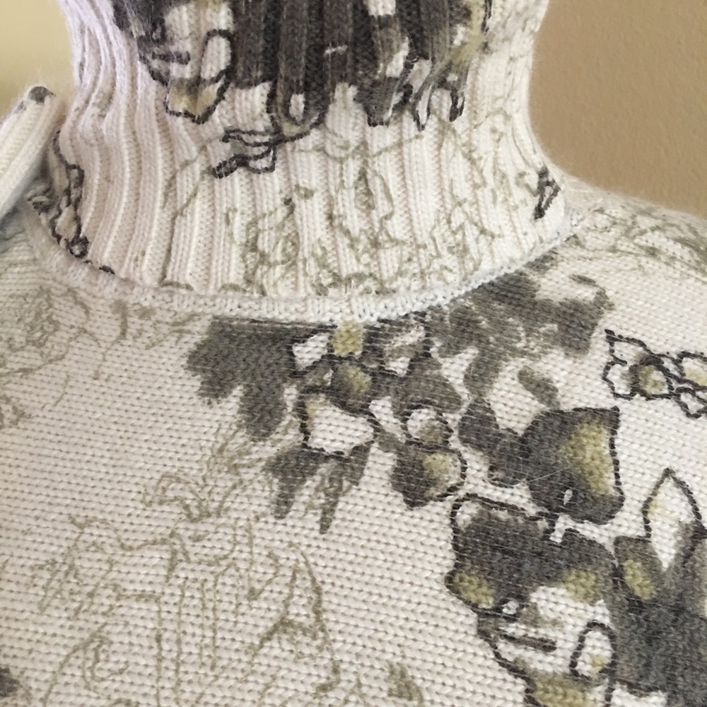 Sweater - Picture 5 of 6
